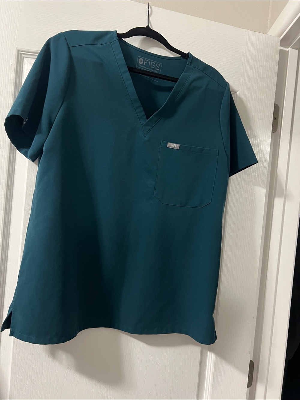 Figs scrub top